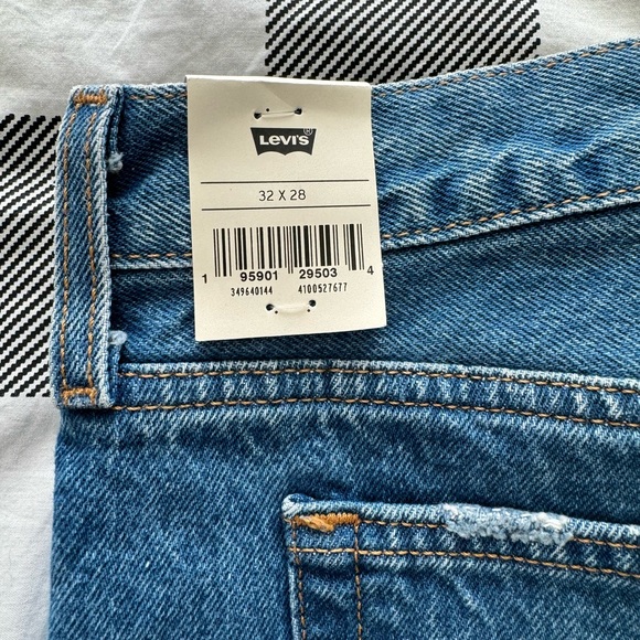 Brand new never worn Levi Jeans - Picture 3 of 4